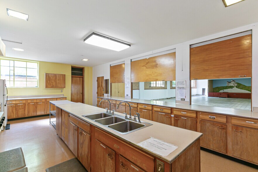 More Photos Of 3955-3995 N Irving St, Denver Religious Facility For Lease