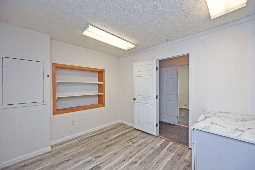 More Photos Of 9101 N Dixie Dr, Dayton Storefront Retail Office For Sale