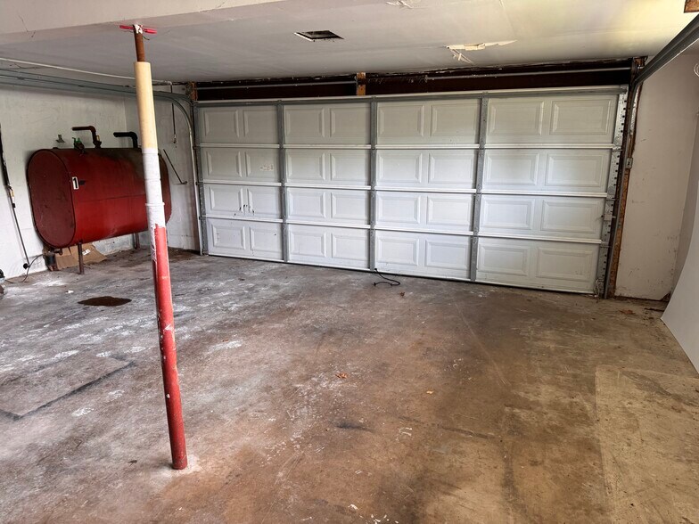 More Photos Of 2013 General Potter Hwy, Centre Hall Showroom For Sale