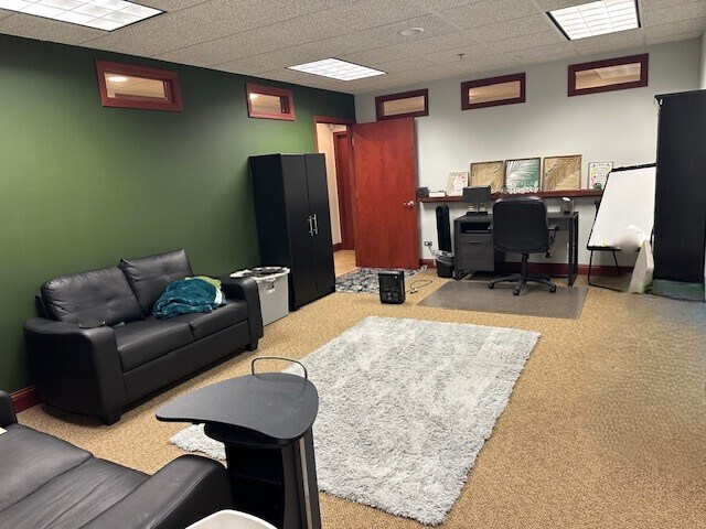 More Photos Of 707 Ridgeview Dr, McHenry Flex For Sale