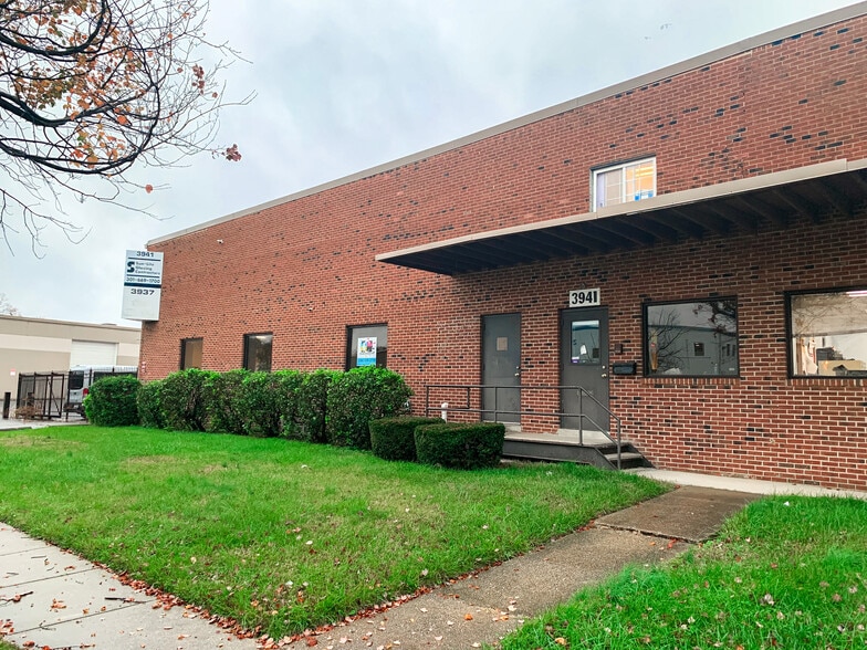 More Photos Of 3937-3941 Penn Belt Pl, District Heights Warehouse For Sale