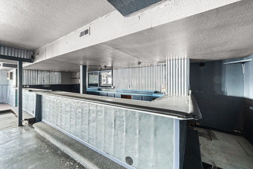 More Photos Of 2430 Lake Ave, Pueblo Bar For Sale
