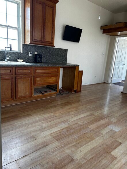 More Photos Of 1613 Avenue N 1/2, Galveston Multifamily For Lease