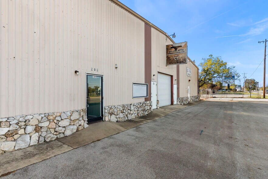 More Photos Of 290 Wonder World Dr, San Marcos Warehouse For Lease