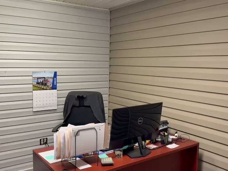 More Photos Of 4700-4702 Southeastern ave, Indianapolis Auto Repair For Sale