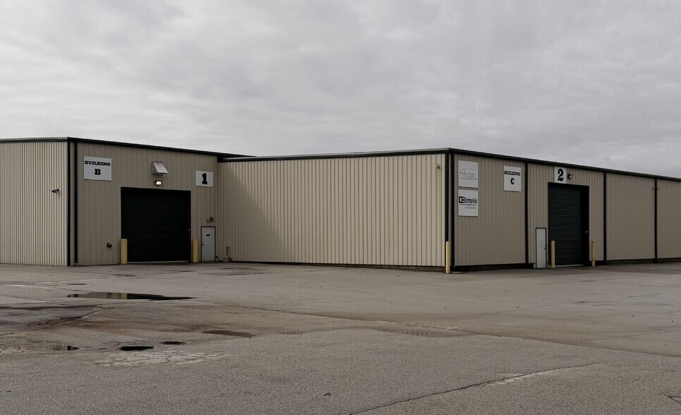 More Photos Of 16500 Vincennes Ave, South Holland Warehouse For Sale
