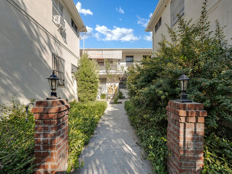 More Photos Of 1200 S Citrus Ave, Los Angeles Apartments For Sale