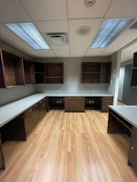 More Photos Of 3215 49 Ave, Red Deer Storefront For Lease