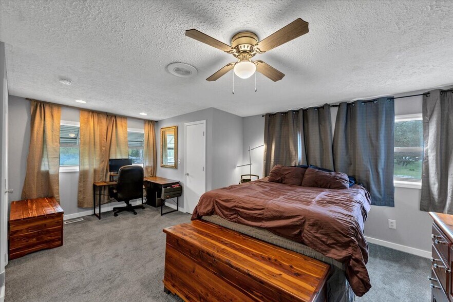 More Photos Of 6071 N Main St SE, Acworth Flex For Sale