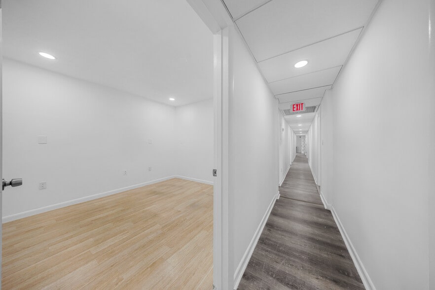More Photos Of 7550 W 2nd Ct, Hialeah Warehouse For Lease