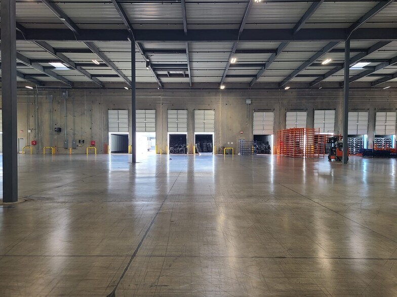 More Photos Of 4800 Distribution Way, Austin Warehouse For Lease