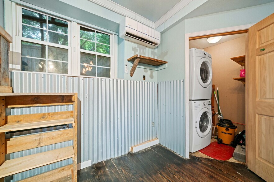 More Photos Of 108 N Main St, Ellijay Storefront Retail Residential For Sale