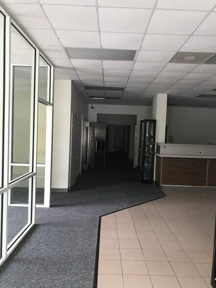 More Photos Of 337 Oak Ave, Spruce Pine Office For Lease