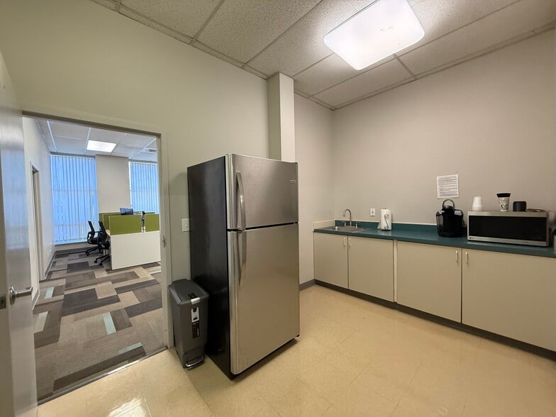 More Photos Of 2809 Banksville Rd, Pittsburgh Office For Lease