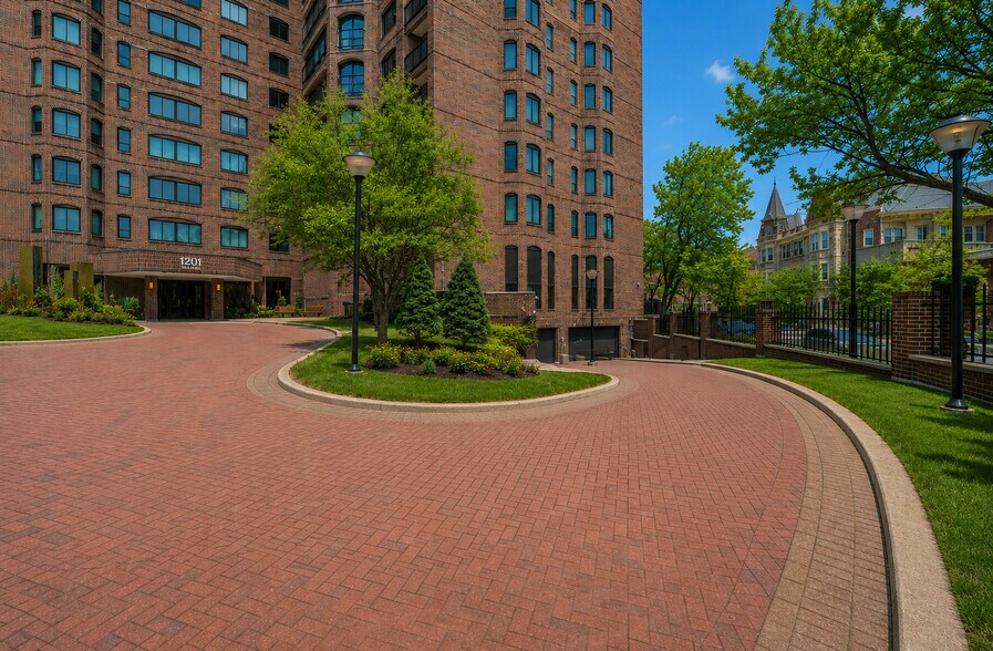 More Photos Of 1201 Yale Pl, Minneapolis Apartments For Sale