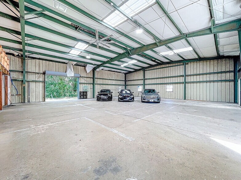 More Photos Of 112 N Mulrennan Rd, Valrico Warehouse For Sale