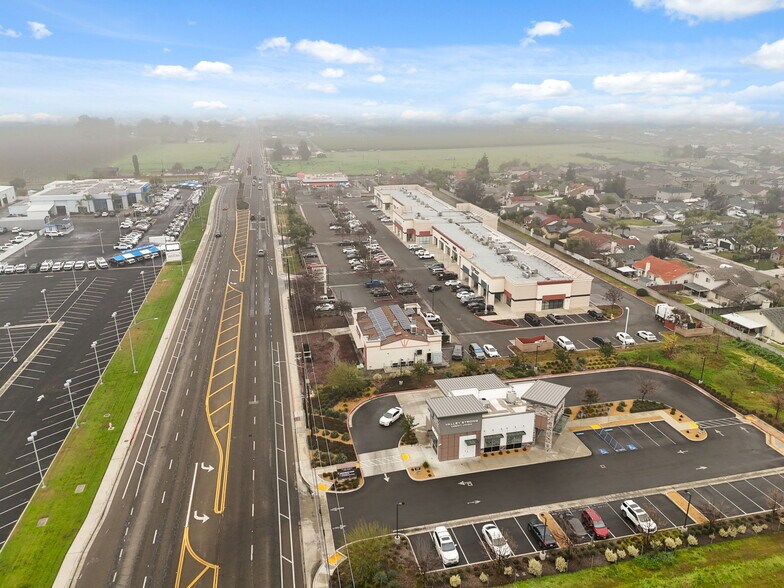 More Photos Of 1377 W El Monte Way, Dinuba Restaurant For Lease