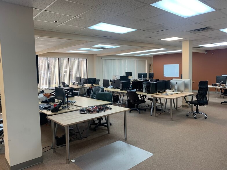 More Photos Of 240-260 W Nyack Rd, West Nyack Warehouse For Lease