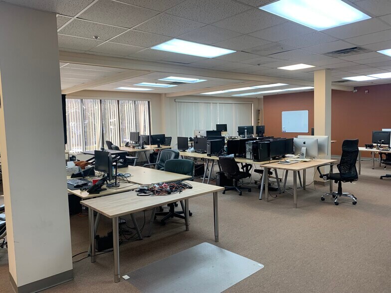 More Photos Of 240-260 W Nyack Rd, West Nyack Warehouse For Lease