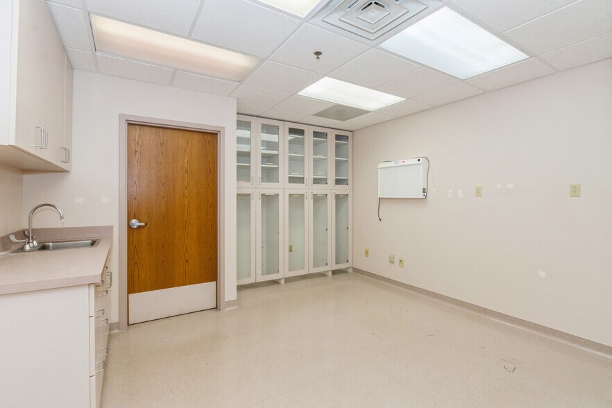 More Photos Of 520 10th Ave, Coralville Medical For Sale