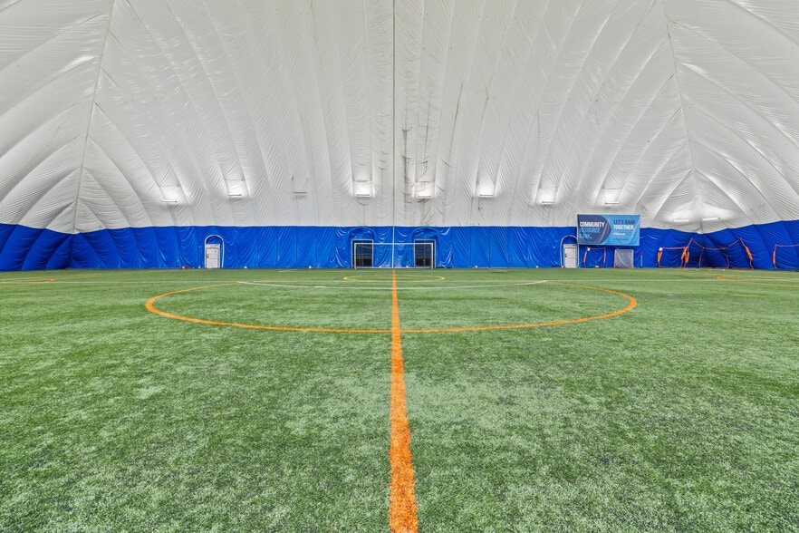 More Photos Of 901 Cannon Rd S, Dundas Sports And Entertainment For Sale