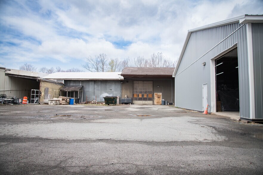 More Photos Of 314 E Broadway, Monticello Freestanding For Sale