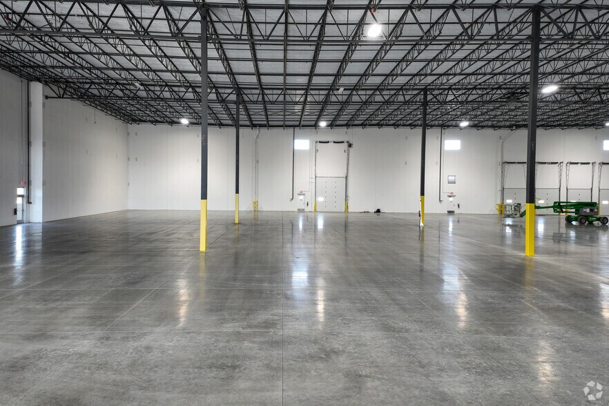 More Photos Of 20220 Fenside Crossing, Westfield Distribution For Lease