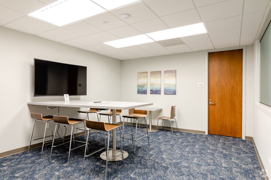 More Photos Of 400 E Diehl Rd, Naperville Office For Sale