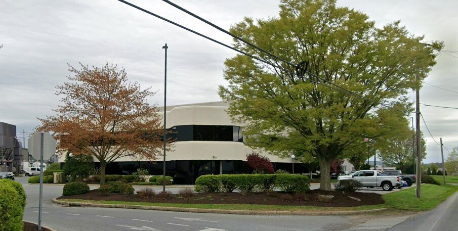 More Photos Of 125 Peters Rd, New Holland Office For Lease