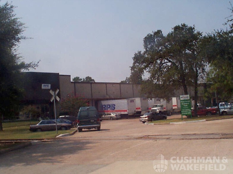 More Photos Of 455-465 W 38th St, Houston Warehouse For Lease