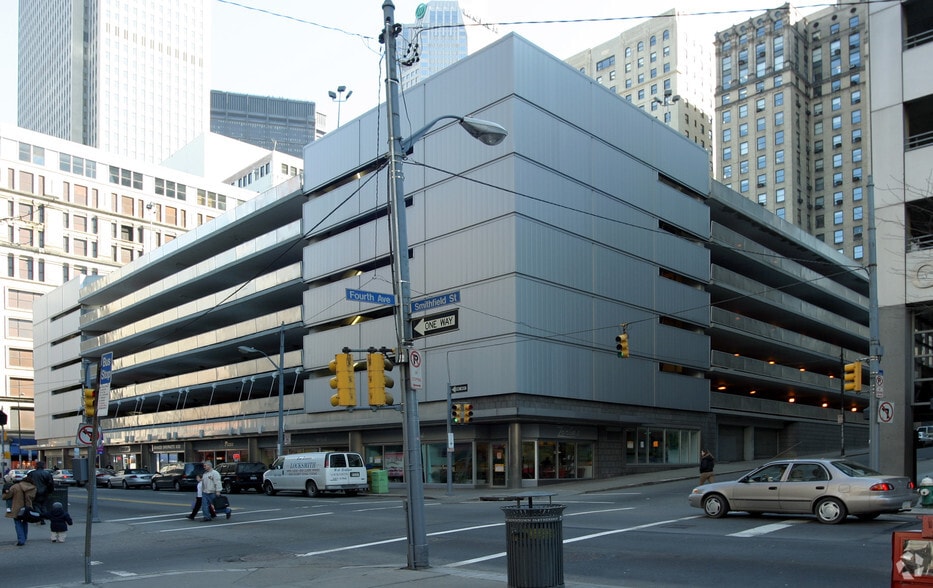 Primary Photo Of 400-416 Smithfield St, Pittsburgh Parking Garage For Lease