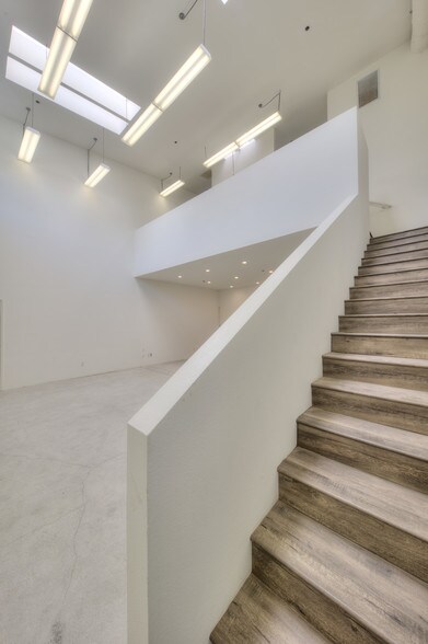 More Photos Of 1633-1639 Electric Ave, Venice Light Manufacturing For Lease