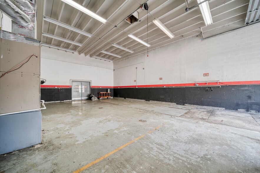 More Photos Of 10780 SW 190th St, Miami Auto Repair For Lease
