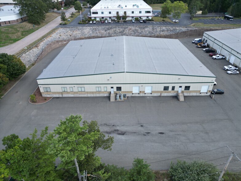 More Photos Of 47 October Hill Rd, Holliston Warehouse For Lease