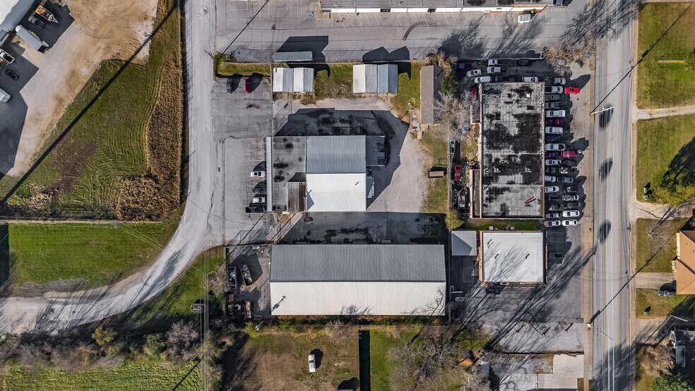 More Photos Of 2101 S ARKOLA Dr, Springdale Warehouse For Sale