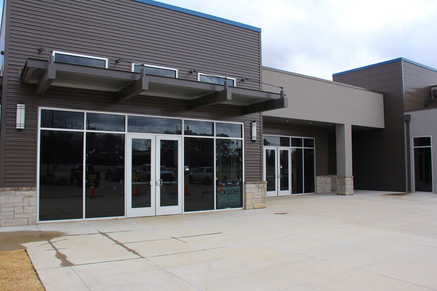 More Photos Of 1400 N Dickinson Dr, Rusk General Retail For Lease