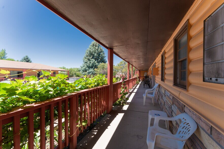 More Photos Of 1624 E Main St, Montrose Hotel For Sale