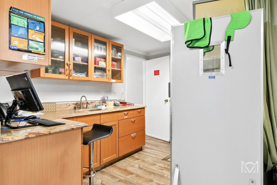 More Photos Of 120 E 36th St, New York Medical For Sale