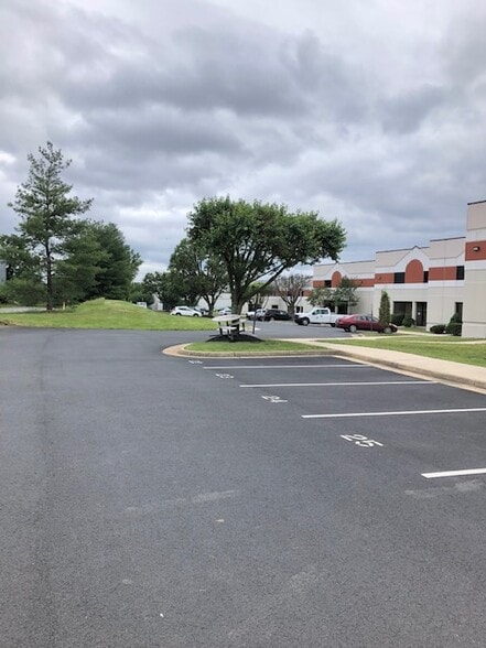 More Photos Of 22923 Quicksilver Dr, Sterling Warehouse For Lease