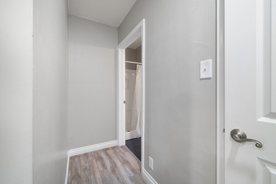 More Photos Of 5709 E Beverly Blvd, Los Angeles Office Residential For Lease