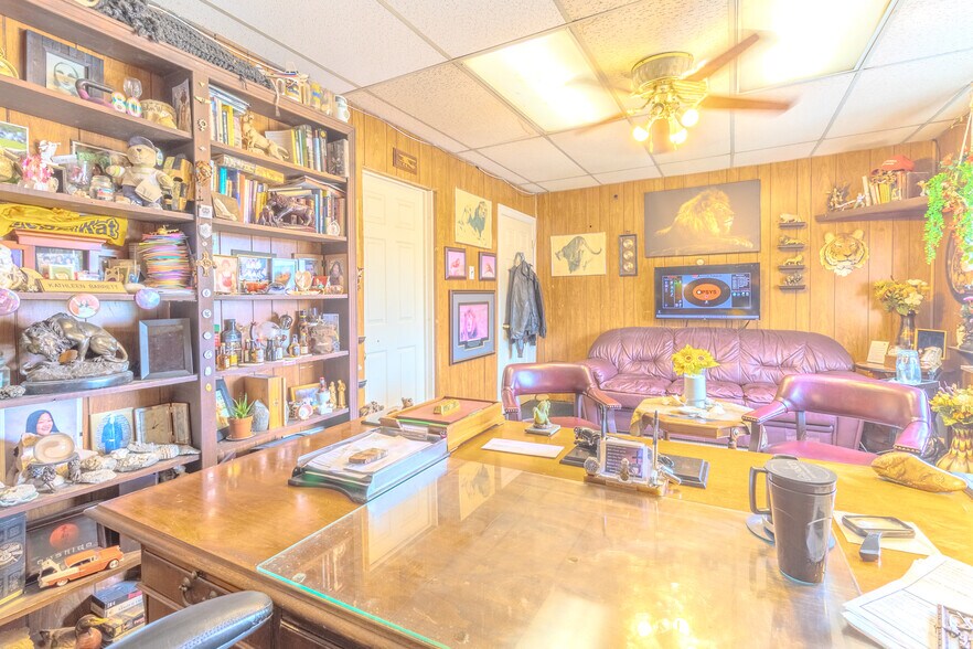 More Photos Of 1154 5th Ave, East McKeesport Office For Sale