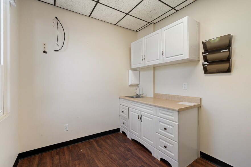 More Photos Of 2627 Hylan Blvd, Staten Island Medical For Lease