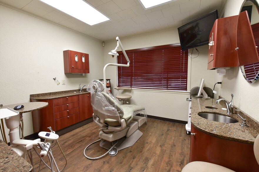 More Photos Of 602 N Gray St, Caldwell Medical For Sale