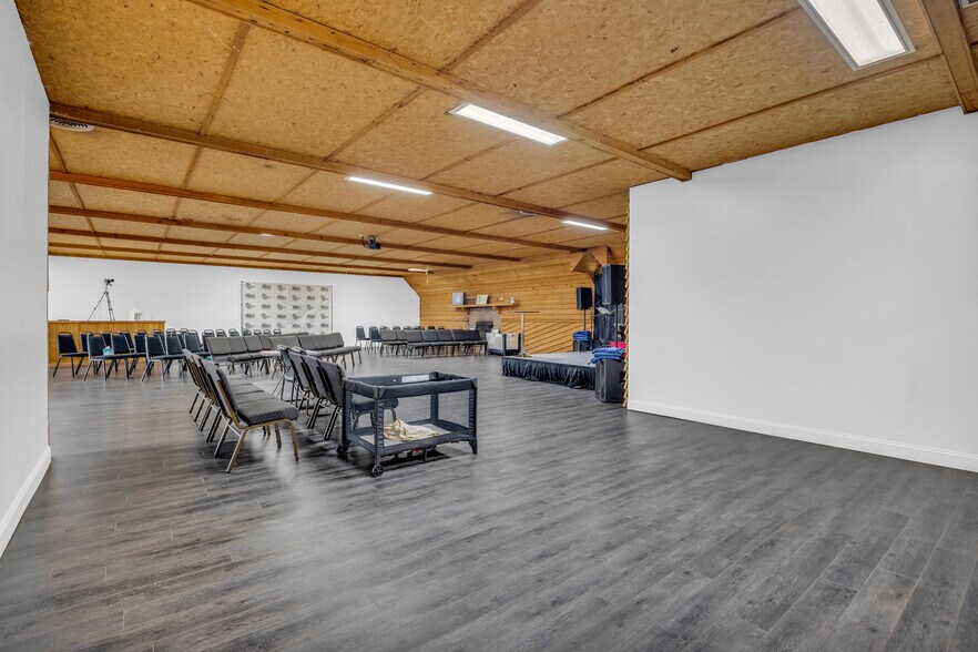 More Photos Of 252 Komplex Dr, Carnesville Warehouse For Sale