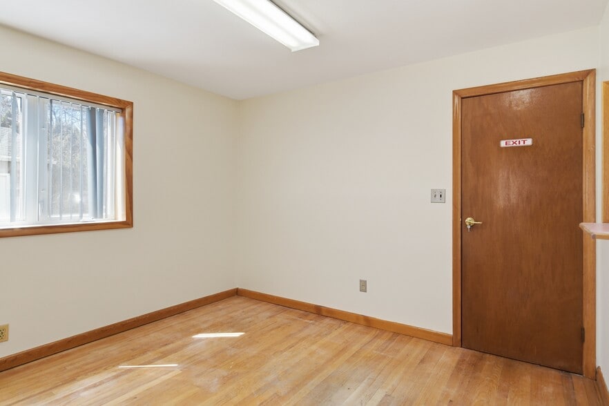 More Photos Of 328 Front St, Chicopee Storefront Retail Office For Lease