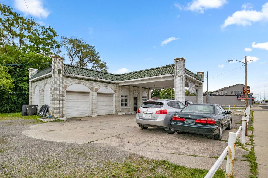 More Photos Of 14760 Gratiot Ave, Detroit Specialty For Sale