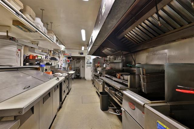 More Photos Of 20 Public Way, Quechee Restaurant For Sale