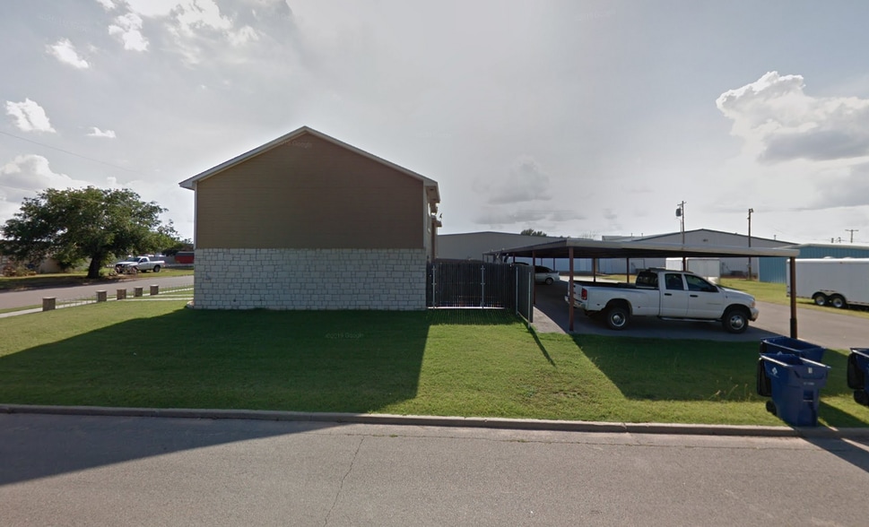 More Photos Of 108-118 E Blake St, Hinton Apartments For Sale