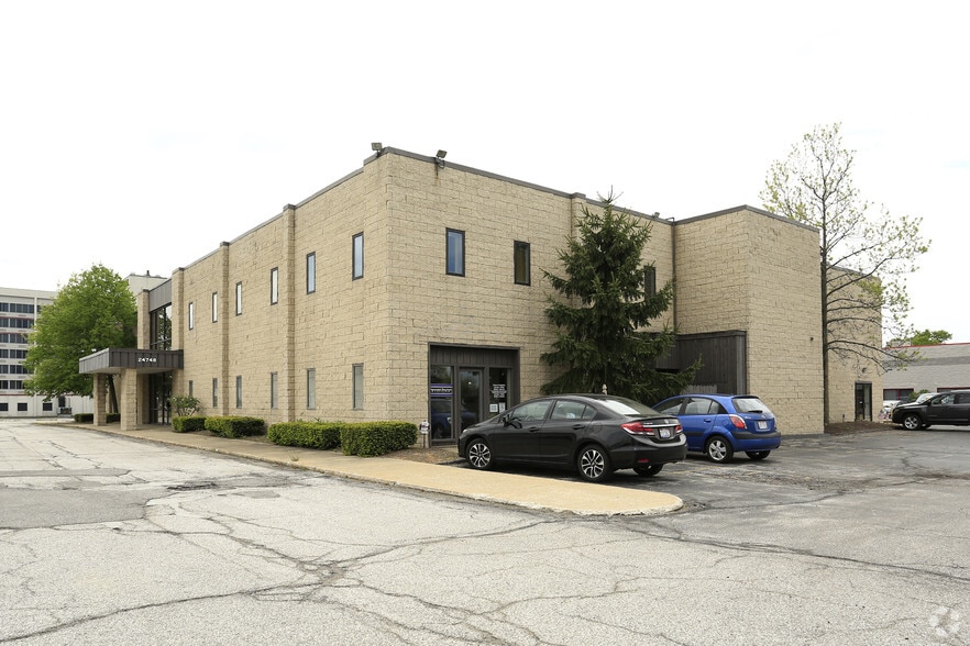 Primary Photo Of 24748 Aurora Rd, Bedford Heights Warehouse For Lease