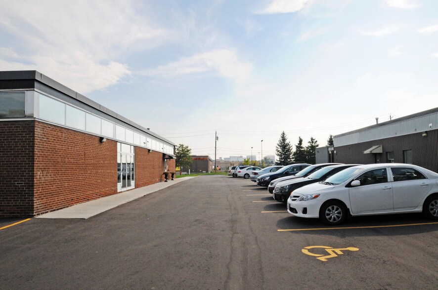 More Photos Of 64 Prince Andrew Pl, Toronto Warehouse For Lease